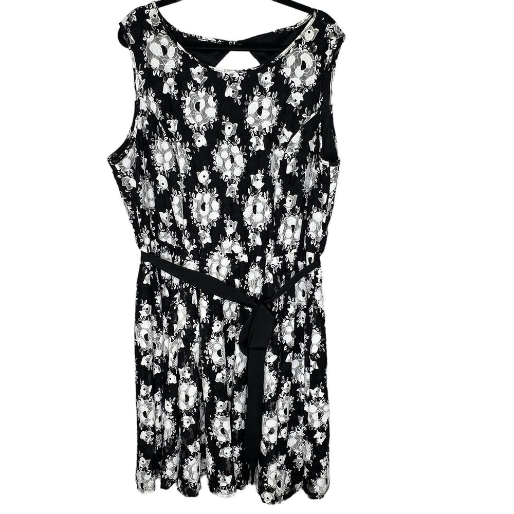 Black & White Floral Sleeveless Belted Dress